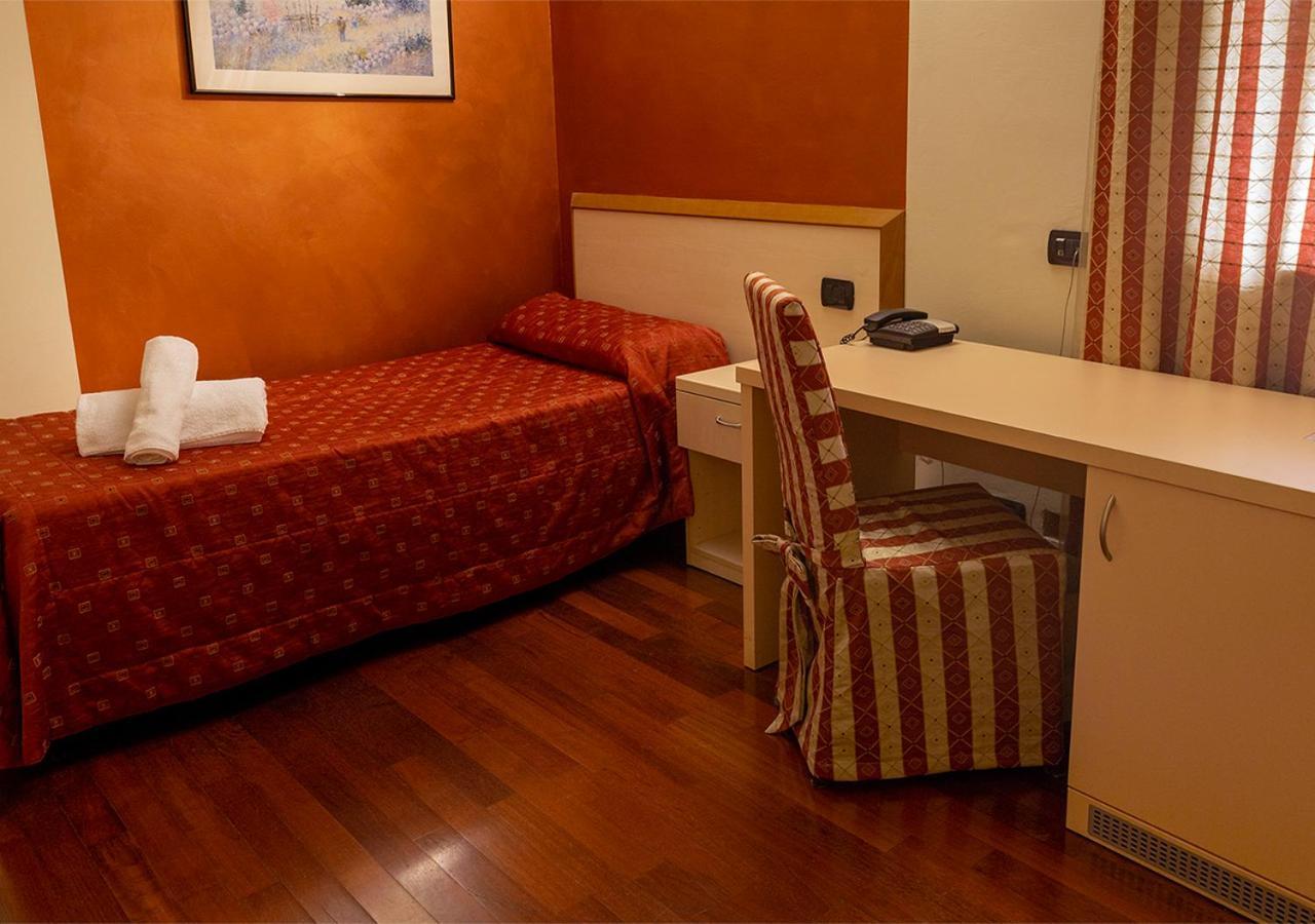 Caprice Hotel Avigliana Bagian luar foto