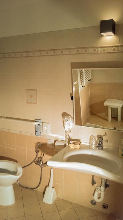 Caprice Hotel Avigliana Bagian luar foto