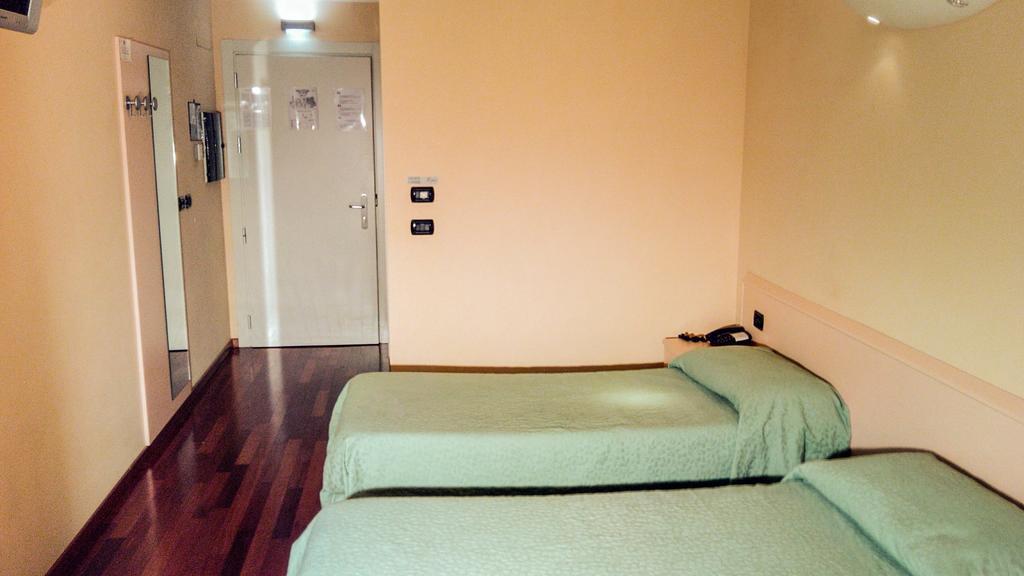 Caprice Hotel Avigliana Ruang foto