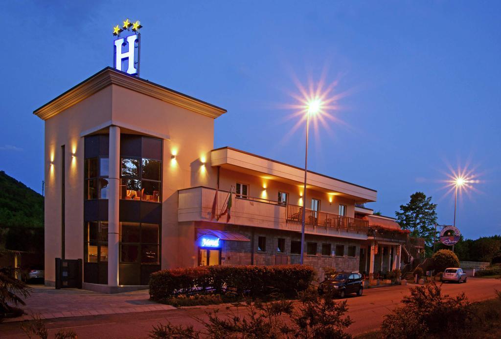 Caprice Hotel Avigliana Bagian luar foto