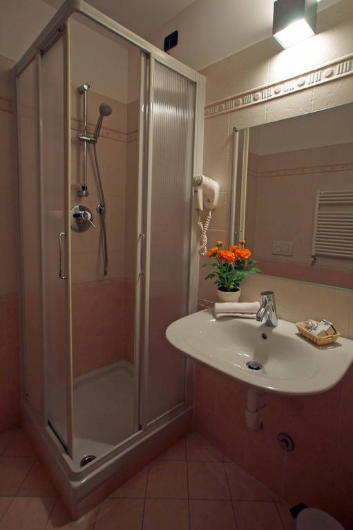 Caprice Hotel Avigliana Bagian luar foto